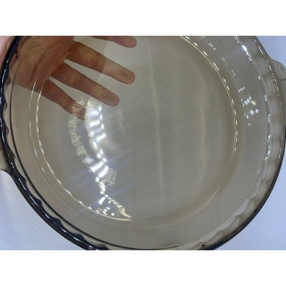VTG Pyrex 11" Amber Glass Casserole Dish – Round Pie Plate with Handles - Picture 5 of 6